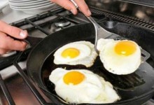 Sử dụng chảo chống dính đúng cách