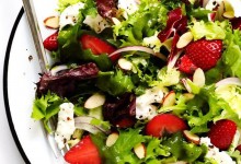 Cách làm salad dâu tây rau xanh