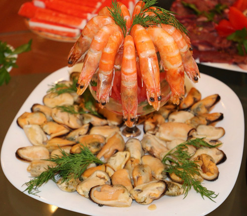 Lẩu hải sản tươi ngon đãi khách - 8